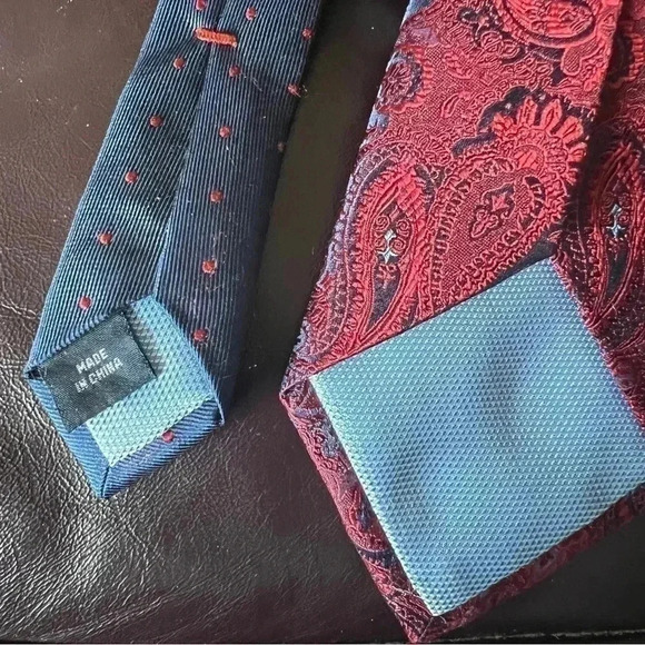 Tommy Hilfiger Men’s Red Navy Blue Paisley Tie - Picture 3 of 8
